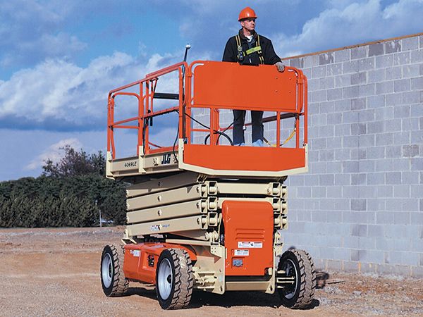 Nacelle/Plateforme élévatrice à ciseaux tout-terrain