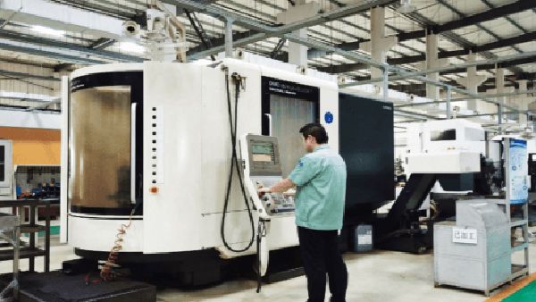 Centre d’usinage CNC de haute précision DMG